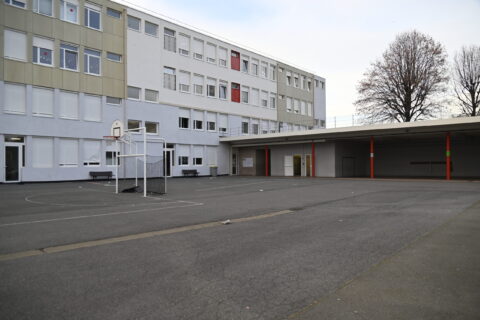 bâtiment de l'école élémentaire Jules-Verne B à Villeneuve-la-Garenne.