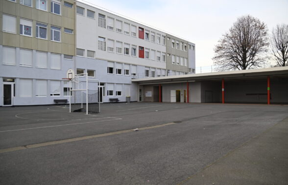 bâtiment de l'école élémentaire Jules-Verne B à Villeneuve-la-Garenne.