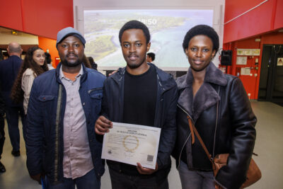 Les jeunes bacheliers sont venus récupérer leur diplôme du baccalauréat. - Agrandir l'image 3 sur 6, fenêtre modale