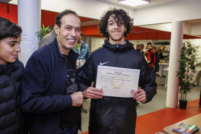 Les jeunes bacheliers sont venus récupérer leur diplôme du baccalauréat. - Agrandir l'image 1 sur 6, fenêtre modale