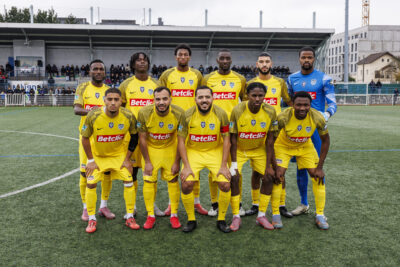 L'équipe de foot de Villeneuve-la-Garenne. - Agrandir l'image 6 sur 6, fenêtre modale