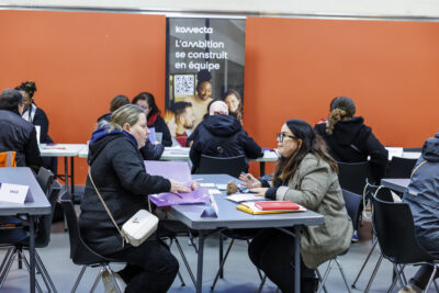 Les demandeurs d'emplois en situation de handicap rencontrent des recruteurs. - Agrandir l'image 5 sur 6, fenêtre modale