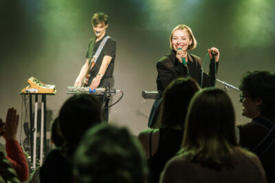 Concert de la chanteuse Hélène Sio à Villeneuve-la-Garenne. - Agrandir l'image 4 sur 6, fenêtre modale