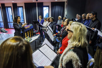 Chorale de l'école de musique de Villeneuve-la-Garenne pour la masterclasse. - Agrandir l'image 5 sur 6, fenêtre modale