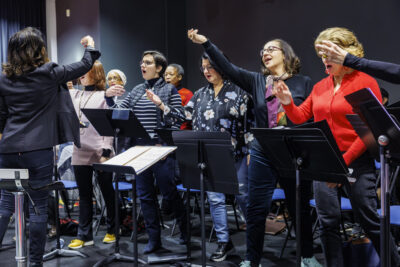 Chorale de l'école de musique de Villeneuve-la-Garenne pour la masterclasse. - Agrandir l'image 2 sur 6, fenêtre modale