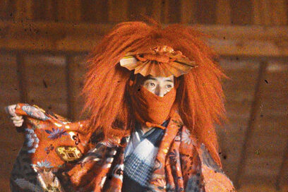 Japon, costume du dernier Nô Théâtre Nô : shite (acteur principal) de la pièce Mochizuki Opérateur : Stéphane Passet Mission du 30 octobre 1912 Département des Hauts-de-Seine, musée Albert-Kahn - Agrandir l'image, fenêtre modale