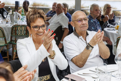 Les seniors de Villeneuve-la-Garenne sont à table sur une péniche pour la guinguette des seniors. - Agrandir l'image 3 sur 6, fenêtre modale