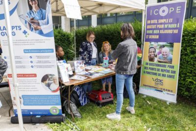 Des intervenants de l'ICOPE renseignent les habitants de Villeneuve-la-Garenne dans le cadre de la semaine de ma santé. - Agrandir l'image 4 sur 6, fenêtre modale