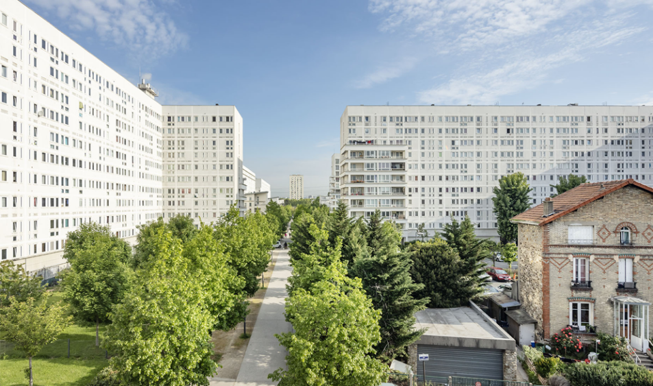 photo d'un quartier de la ville de Villeneuve-la-Garenne avec des immeubles et des arbres.