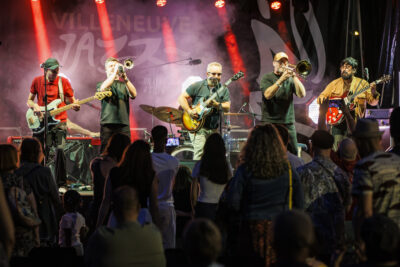 Le groupe Malted Milk est sur la scène du festival de Villeneuve Jazz de Villeneuve-la-Garenne. - Agrandir l'image 6 sur 6, fenêtre modale