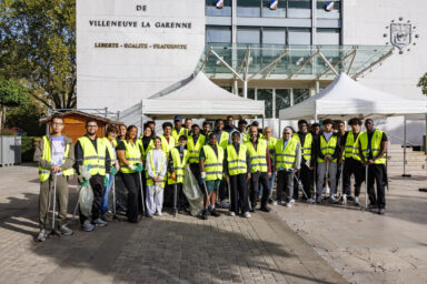groupe d'habitants pour l'opération de clean challenge à Villeneuve-la-Garenne