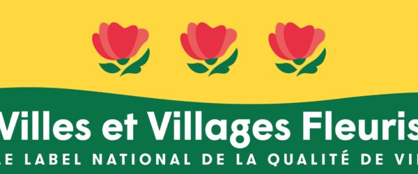 logo graphique de 3 fleurs rouges du label Villes et Villages Fleuris