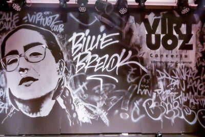 Graffe de Billie Brelok réalisé par un graffeur pour son concert à Villeneuve-la-Garenne - Agrandir l'image 5 sur 6, fenêtre modale