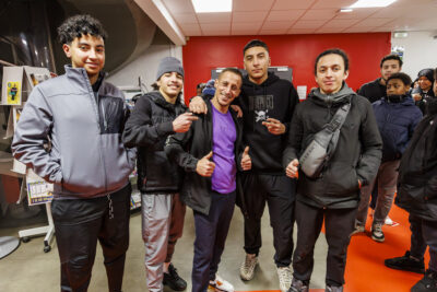 L'humoriste Kosh avec des habitants de Villeneuve-la-Garenne - Agrandir l'image 6 sur 6, fenêtre modale