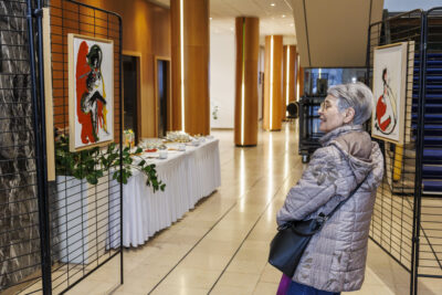 Présentation des tableaux par l'artiste Christophe Faso - Agrandir l'image 6 sur 6, fenêtre modale