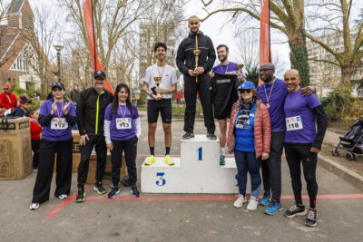 Podium des 3 premiers hommes à être arrivé à la course Egal Run de Villeneuve-la-Garenne - Agrandir l'image 1 sur 6, fenêtre modale