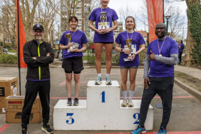 Podium des 3 premières femmes à être arrivé à la course Egal Run de Villeneuve-la-Garenne - Agrandir l'image 2 sur 6, fenêtre modale